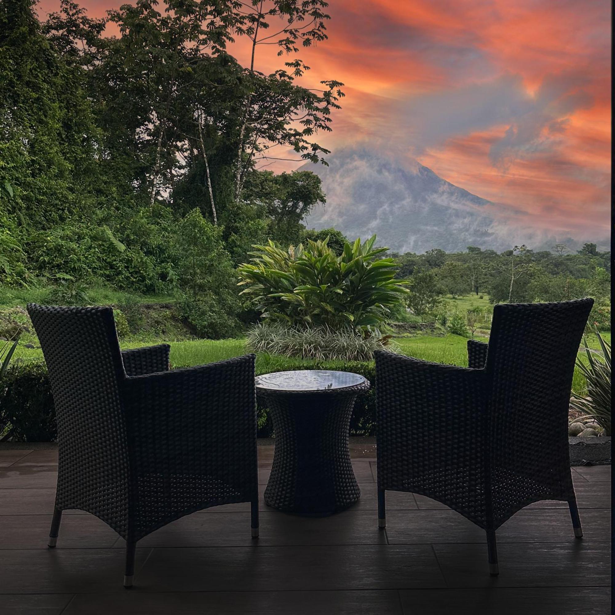 Arenal Roca Suites La Fortuna Exterior photo